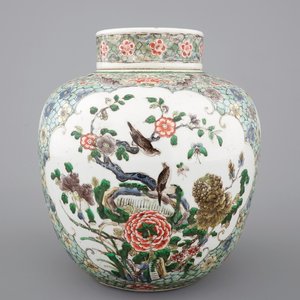 A tall famille verte ginger jar and cover, 19th C — photo 1