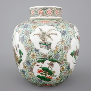 A tall famille verte ginger jar and cover, 19th C — photo 4