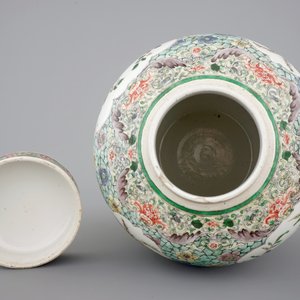 A tall famille verte ginger jar and cover, 19th C — photo 5