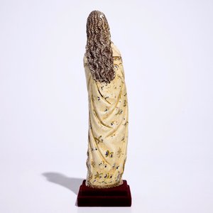 A tall Indo-Portuguese polychrome ivory model of a Madonna, Goa, 17h C. — photo 4