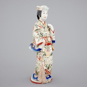 A tall Japanese Arita porcelain model of a “courtesan”, 17/18th C. — 照片 1