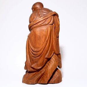 A tall Japanese carved wood figure of Daruma, 20th C. — photo 4