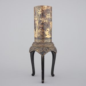 A tall Japanese gold-lacquered tortoise shell brush pot on tripod stand, Meiji, ca. 1880 — 照片 1