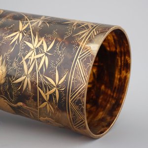 A tall Japanese gold-lacquered tortoise shell brush pot on tripod stand, Meiji, ca. 1880 — 照片 4