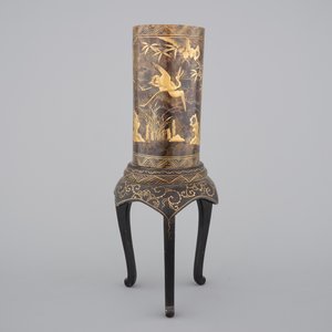 A tall Japanese gold-lacquered tortoise shell brush pot on tripod stand, Meiji, ca. 1880 — 照片 6