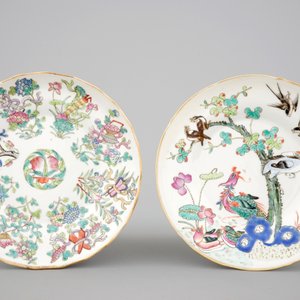 A tall Japanese Imari vase, 17/18th C. and two Chinese famille rose plates, 19th C. — photo 8