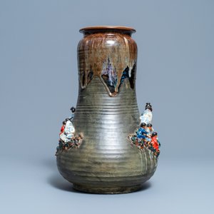 A tall Japanese Sumida Gawa vase with applied design of children and monkeys, Meiji, 19/20th C. — 照片 5