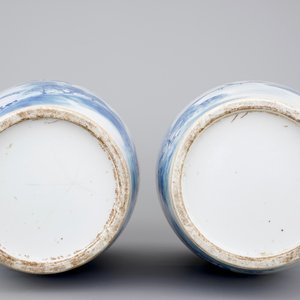 A tall pair of blue and white Chinese porcelain vases, 19th C. — photo 7