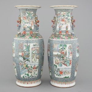 A tall pair of Chinese Canton verte porcelain vases with figural scenes, 19th C. — photo 1