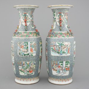 A tall pair of Chinese Canton verte porcelain vases with figural scenes, 19th C. — photo 2