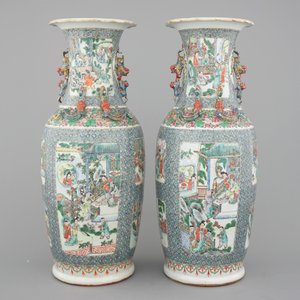 A tall pair of Chinese Canton verte porcelain vases with figural scenes, 19th C. — photo 3