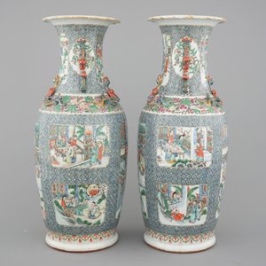 A tall pair of Chinese Canton verte porcelain vases with figural scenes, 19th C. — photo 4