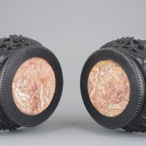A tall pair of Chinese carved stands with marble top, 19th C. — foto 5