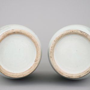 A tall pair of Chinese famille rose "Valentine" vases, 19th C. — photo 6