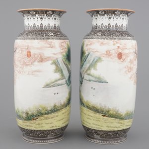 A tall pair of Chinese famille rose vases, Republic, 20th C. — photo 3