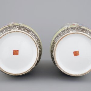 A tall pair of Chinese famille rose vases, Republic, 20th C. — photo 5