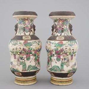 A tall pair of Chinese famille verte crackle glaze vases, Nanking, 19th C. — photo 4
