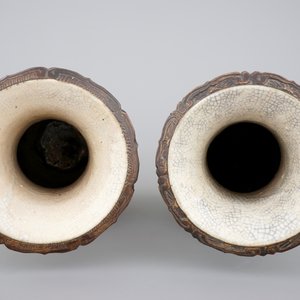 A tall pair of Chinese famille verte crackle glaze vases, Nanking, 19th C. — photo 5
