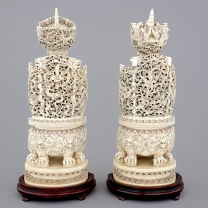 A tall pair of Chinese ivory figures of the emperor couple seated on a throne, ca. 1900 — photo 3