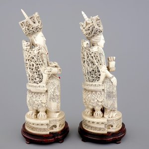 A tall pair of Chinese ivory figures of the emperor couple seated on a throne, ca. 1900 — photo 4