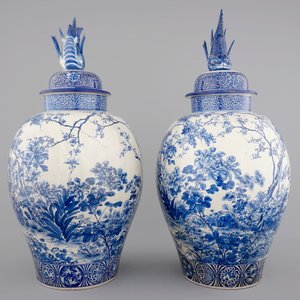 A tall pair of Japanese Arita porcelain blue and white vases and covers, ca. 1860 — photo 3
