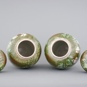 A tall pair of Japanese celadon-ground vases with covers, ca. 1880 — 照片 6
