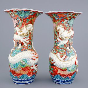 A tall pair of Japanese relief-moulded dragon vases, 19th C. — photo 1