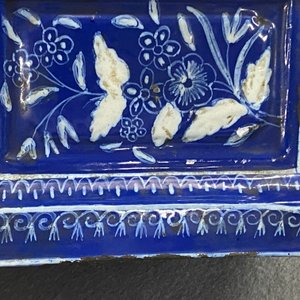 A tall pocket watch holder in blue-ground Saint-Omer faience, France, 18th C. — 照片 18