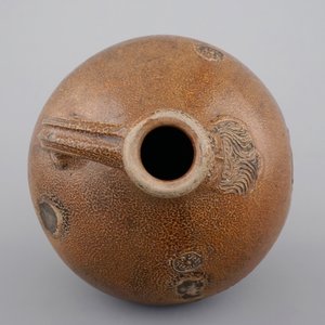 A tall Raeren saltglaze stoneware "Bartmann" or "Beardman" jug, early 17th C. — photo 5
