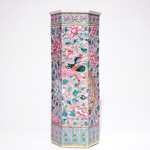 A tall relief-decorated Straits Chinese or Peranakan famille rose umbrella stand with phoenixes, 19th C. — photo 1