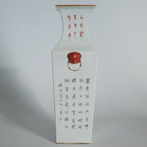 A tall square Chinese famille rose vase, 19/20th C. — photo 9