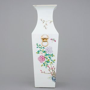 A tall square Chinese famille rose vase, 19th C. — photo 5
