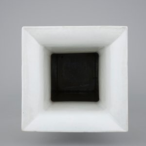 A tall square Chinese famille rose vase, 19th C. — photo 6
