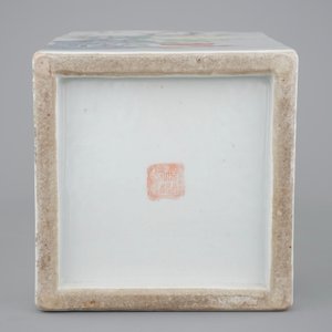 A tall square Chinese famille rose vase, 19th C. — photo 7