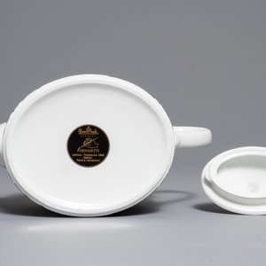 A 'Temi i variazone' teapot after Piero Fornasetti, Rosenthal, Germany, 1999 — 照片 6