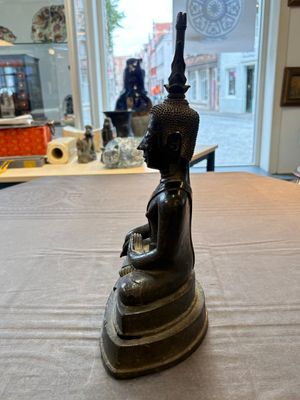 A Thai bronze Buddha, 17/18th C. — photo 2