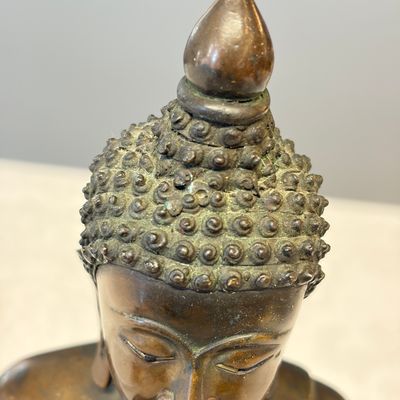 A Thai bronze figure of a seated Buddha Shakyamuni — foto 7