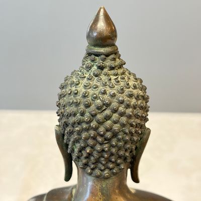 A Thai bronze figure of a seated Buddha Shakyamuni — foto 8