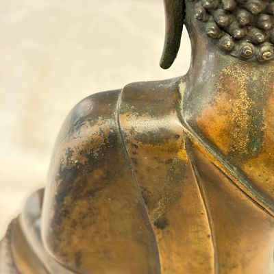 A Thai bronze figure of a seated Buddha Shakyamuni — foto 9