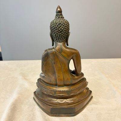 A Thai bronze figure of a seated Buddha Shakyamuni — foto 11