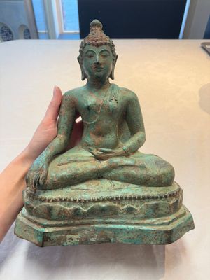 A Thai bronze sculpture of Shakyamuni Buddha, probably 15/16th C. — photo 1