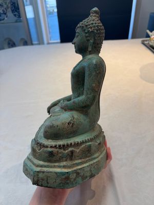 A Thai bronze sculpture of Shakyamuni Buddha, probably 15/16th C. — photo 2