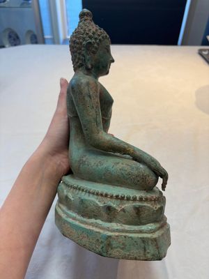 A Thai bronze sculpture of Shakyamuni Buddha, probably 15/16th C. — photo 4
