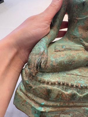 A Thai bronze sculpture of Shakyamuni Buddha, probably 15/16th C. — photo 8