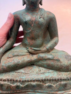 A Thai bronze sculpture of Shakyamuni Buddha, probably 15/16th C. — photo 9