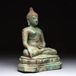 A Thai bronze sculpture of Shakyamuni Buddha, probably 15/16th C. — photo 1