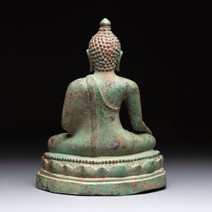 A Thai bronze sculpture of Shakyamuni Buddha, probably 15/16th C. — photo 4