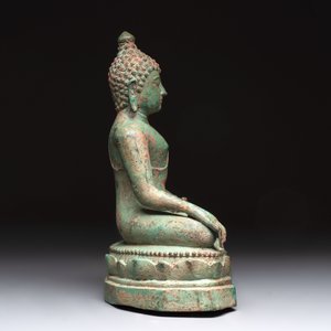A Thai bronze sculpture of Shakyamuni Buddha, probably 15/16th C. — photo 5
