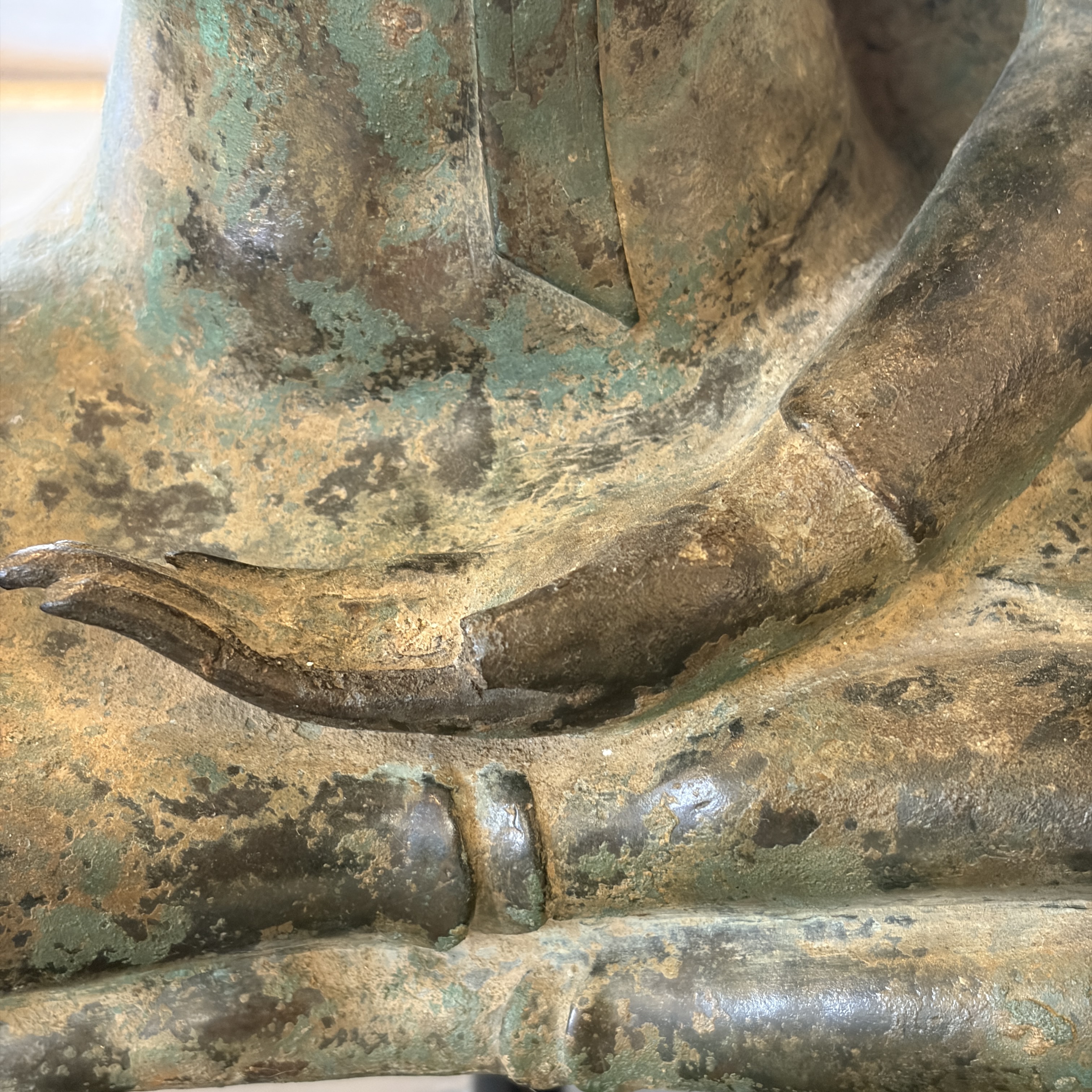 A Thai bronze seated Buddha torso on a later stand — photo 5