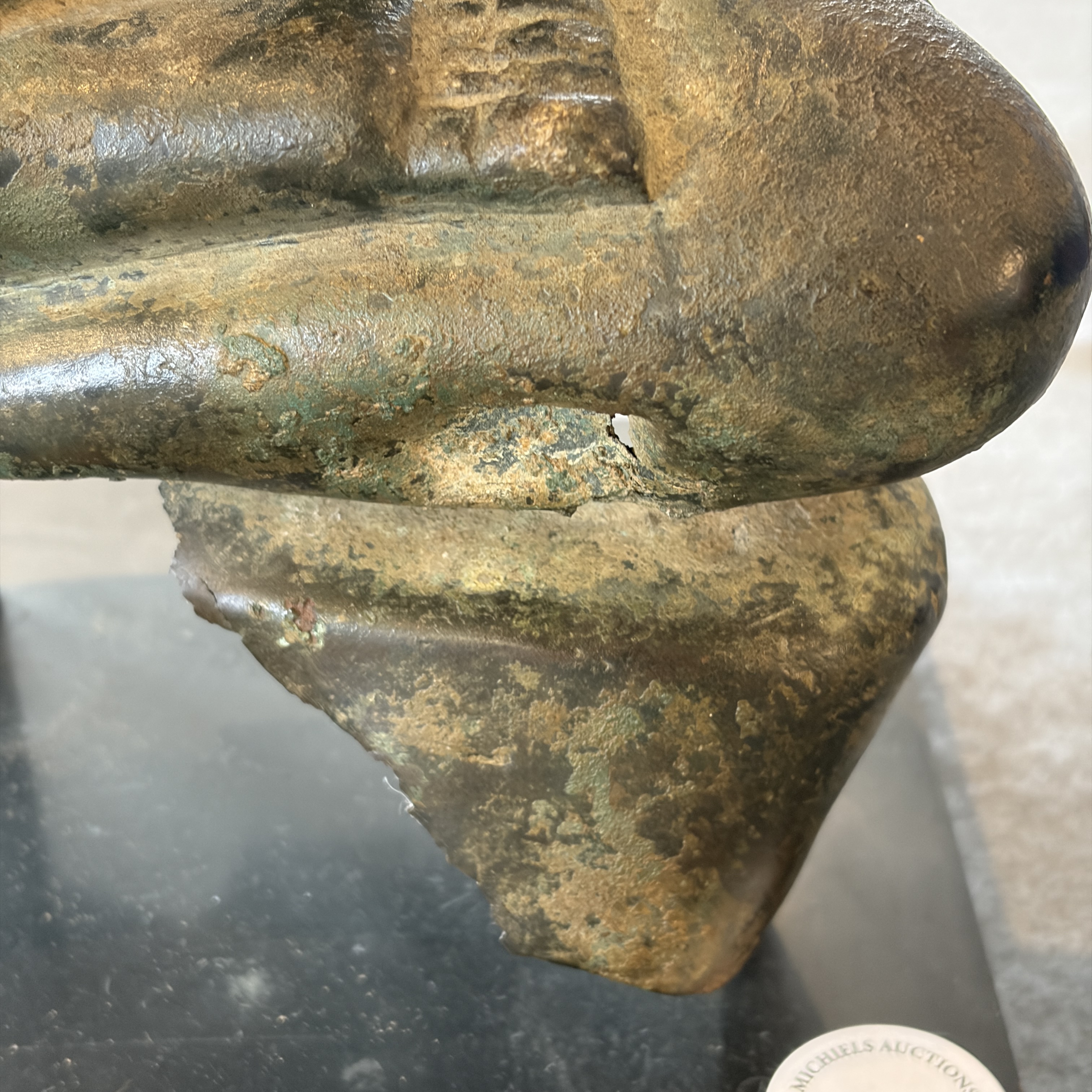 A Thai bronze seated Buddha torso on a later stand — photo 7
